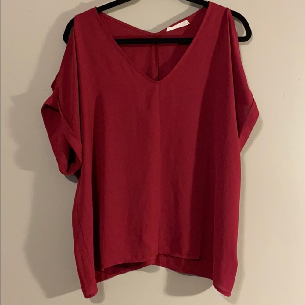 MAGENTA COLD SHOULDER TOP